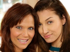 ベッドルーム, デカパイ, キス, レズビアン, なめる, オナニー, 淫乱熟女, ストリッピング