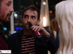 デカパイ, ブロンド, 口内発射, イマラチオ, 顔面騎乗, 顔射, 手コキする, 馬乗り