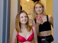 18 ans, Lécher le cul, Blonde, 2 femmes 1 homme, Lécher le sphincter, Russe, Jarretelles, Tatouage