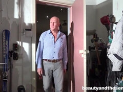 Любители, Жопа, Брюнетки, В машине, Семяизвержение, Куколка, Пальцем, Секс без цензуры