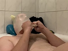 BHDL in - breath play in the bath - fun with latex gloves after shaving