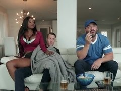 Tetas grandes, Engañando, Ébano, Hd, Interracial, Madres para coger, Mamá, Montar