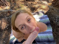 Gros cul, Gros seins, Blonde, Sucer une bite, Éjaculation interne, En levrette, De plein air, Rasée