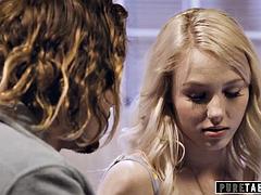 Nana, Grosse bite, Blonde, Sucer une bite, Doigter, Léchez, Tabou, Nénés