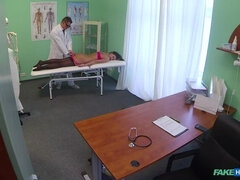 Sucer une bite, Médecin, En levrette, Doigter, Massage, Douleur, Chatte, Uniforme