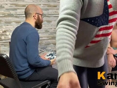 Grosser arsch, Paar, Behaart, Handjob, Ehemann, Massage, Masturbation, Swingers