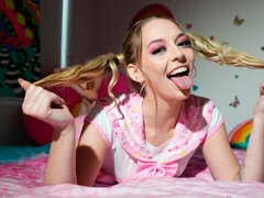 Chambre à dormir, Gros cul, Grosse bite, Blonde, En levrette, Seins naturels, Adolescente, Nénés