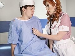 Grosser arsch, Grosse titten, Handjob, Hardcore, Milf, Krankenschwester, Rotschopf, Tätowierung