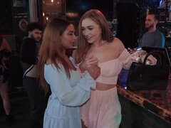 Grosse titten, Blondine, Fingern, Lecken, Im freien, Penis, Öffentlich, Muschi
