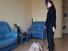 Cfnm, Domination, Weibliche domination, Selbstgemacht, Maske, Herrin, Flotter dreier, Zug