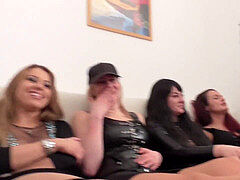 緊縛, 浮気する, 服従, 足コキ, ヒール, なめる, 奴隷, ストッキング