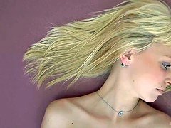 Blonde, Tchèque, Doigter, Masturbation, Orgasme, Chatte, Rasée, Tatouage