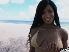 Noire, Sucer une bite, Brunette brune, Queue, En levrette, Noir ébène, Chevaucher, Tatouage