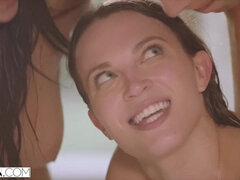 Nana, Gros cul, Sucer une bite, Brunette brune, Plantureuse, Massage, Actrice du porno, Plan cul à trois