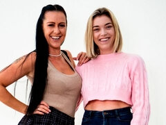 Блондинки, Пальцем, Поцелуи, Лизание, Мастурбация, Натуральные сиськи, Бритые, Сиськи