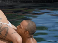 In den arsch, Grosser schwanz, Betrug, Aufs gesicht abspritzen, Im freien, Rasiert, Tätowierung, Titten