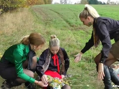 Blond, Fetisj, Eten, Buiten, Panty, Satijn, Nat