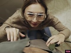 ブロンド, フェラチオ, 眼鏡, 毛深い, 手コキする, 自然山雀, タトゥー, ティーン