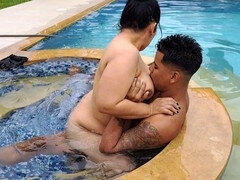 Amateur, Fait maison, Fille latino, Mature, Mère que j'aimerais baiser, Maman, Piscine, Belle mère