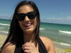 Leie, Bikini, Braunhaarige, Latina, Im freien, Piercing, Muschi, Titten