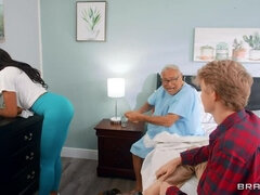 Zwart, Pijpbeurt, Sperma in gezicht, 1 man 2 vrouwen, Kokhalzen, Lesbisch, Rijden, Geschoren