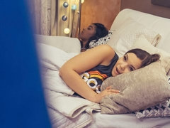 Pijpbeurt, Bruinharig, Gevangen, Vingeren, Handbeurt, Interraciaal, Tiener, Tieten likken