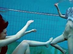 Tussi, Bikini, Tschechisch, Lesbisch, Pool, Pornostars, Öffentlich, Titten