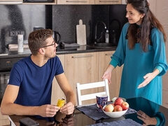 Gros cul, Grosse bite, Sucer une bite, En levrette, Seins naturels, Chatte, Adolescente, Nénés