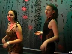 Blonde, Brunette brune, Habillées, Embrassement, Lesbienne, Actrice du porno, Chatte, Satin