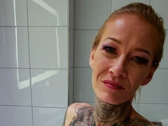 Leie, In den arsch, Bad, Blasen, Puppe, Handjob, Pov, Rau