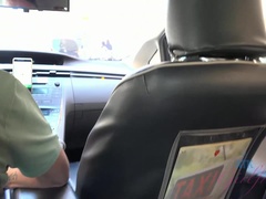 Amateur, Sucer une bite, Éjaculer dans la bouche, Petite amie, Branlette thaïlandaise, Culottes ou slips, Public, Mamelons bombés