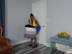 Большие сиськи, Черненькие, Лизание, Мастурбация, Носки, Сквиртинг, Сиськи, Влажная