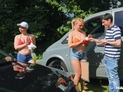 Leie, Grosser arsch, Grosser schwanz, Grosse titten, Auto, Hundestellung, Masturbation, Milf