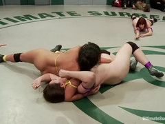 Grosse titten, Domination, Gesichtssitzen, Fingern, Erstes mal, Erniedrigung, Lesbisch, Ringkampf