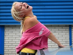 Culo, Rubia, Coche, Jeans, Desnudo, Al aire libre, Falda