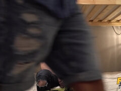 Anal, Chambre à dormir, Sucer une bite, Doigter, Jeans, Piercing, Chatte, Plan cul à trois