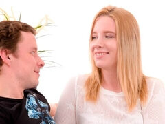 Blond, Sperma shot, Handbeurt, Likken, Kut duiken, Geschoren, Strippen, Tieten likken