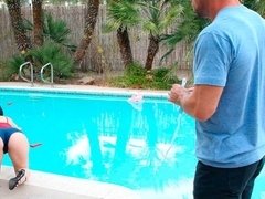 Grosser arsch, Blasen, Braunhaarige, Masturbation, Natürlichen titten, Entkleiden, Jungendliche (18+), Titten