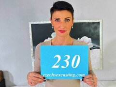 Grosser arsch, Grosser schwanz, Grosse titten, Tschechisch, Hundestellung, Milf, Kurzes haar, Hoch