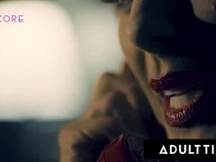 Gros seins, Blonde, Plantureuse, Attrapée, Fétiche des pieds, Hd, Public, Suçant