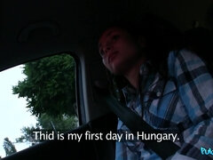 Tussi, Auto, Europäisch, Handjob, Geld, Im freien, Pov, Realität