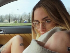 Blondine, Auto, Brille, Erotischer film, Spanisch