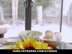 Familystrokes - stepdaddy gets oral on thanksgiving (Brooklyn Chase) (Rosalyn Sphinx)
