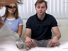 Sucer une bite, Attrapée, Tir de sperme, 2 femmes 1 homme, Hd, Fille latino, Criant, Adolescente