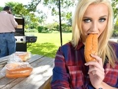 Kont, Blond, Pijpbeurt, Hondjeshouding, Buiten, Strippen, Tiener, Tieten likken