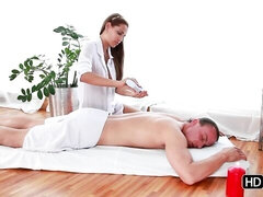 Anal, Gros cul, Grosse bite, Gros seins, Sucer une bite, En levrette, Satin, Maigrichonne