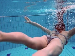 18 jahre, Braunhaarige, Fetisch, Öffentlich, Russisch, Jungendliche (18+), Titten, Unter wasser