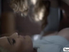 Grosse titten, Blasen, Transe, Lecken, Muschi, Transfrau, Schlampe, Stiefmutter