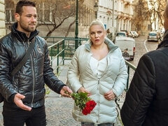 Leie, Grosse titten, Blondine, Blasen, Vollbusig, Tschechisch, Milf, Realität