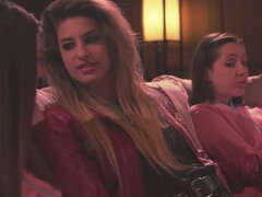 18 años, Rubia, Morena, Pequeña, Estrella porno, Coño, Trio, Clasico